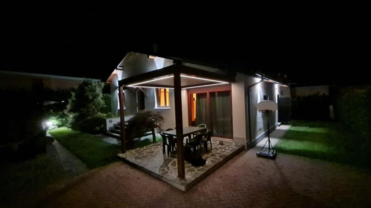 Villa Iris -Pet Friendly Stay - Garden - Private Parking- Bike Friendly Holiday House Colico Luaran gambar