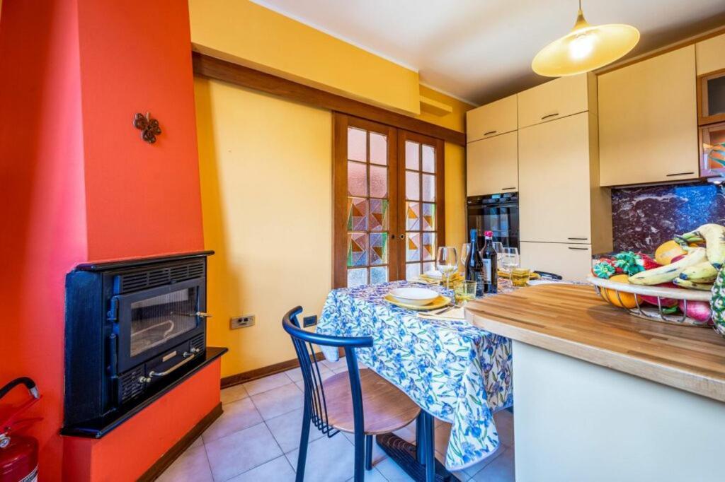 Villa Iris -Pet Friendly Stay - Garden - Private Parking- Bike Friendly Holiday House Colico Luaran gambar