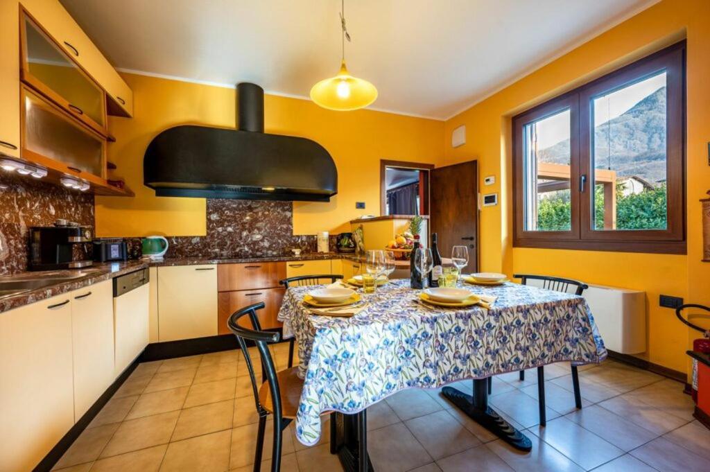 Villa Iris -Pet Friendly Stay - Garden - Private Parking- Bike Friendly Holiday House Colico Luaran gambar