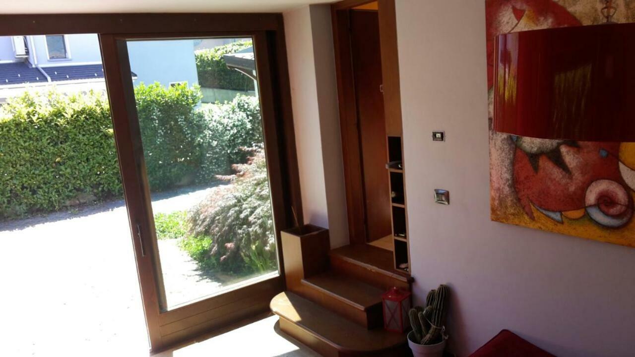 Villa Iris -Pet Friendly Stay - Garden - Private Parking- Bike Friendly Holiday House Colico Luaran gambar
