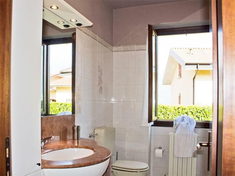 Villa Iris -Pet Friendly Stay - Garden - Private Parking- Bike Friendly Holiday House Colico Luaran gambar